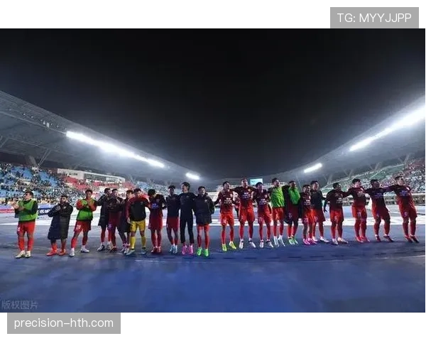 中超双雄争霸格局加剧,联赛热度持续攀升 中超双雄争霸格局加剧,联赛热度持续攀升