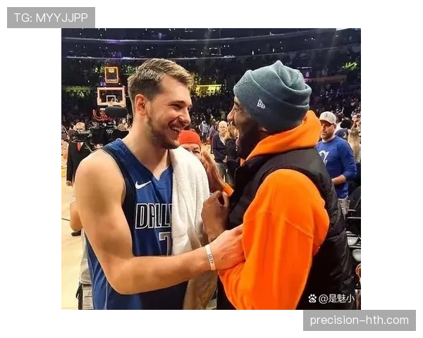 东契奇光鲜赛场下居然这么慵懒，见过他床头柜乱成那样的吗？