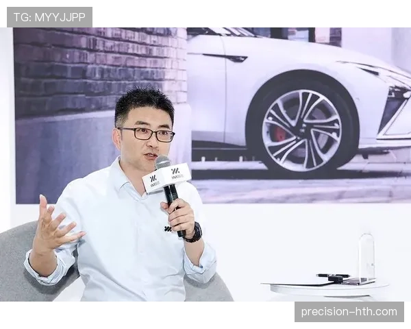 张志磊连喝个咖啡都像在奢侈品牌秀场晃悠，真是瞎想都不敢买的档次！